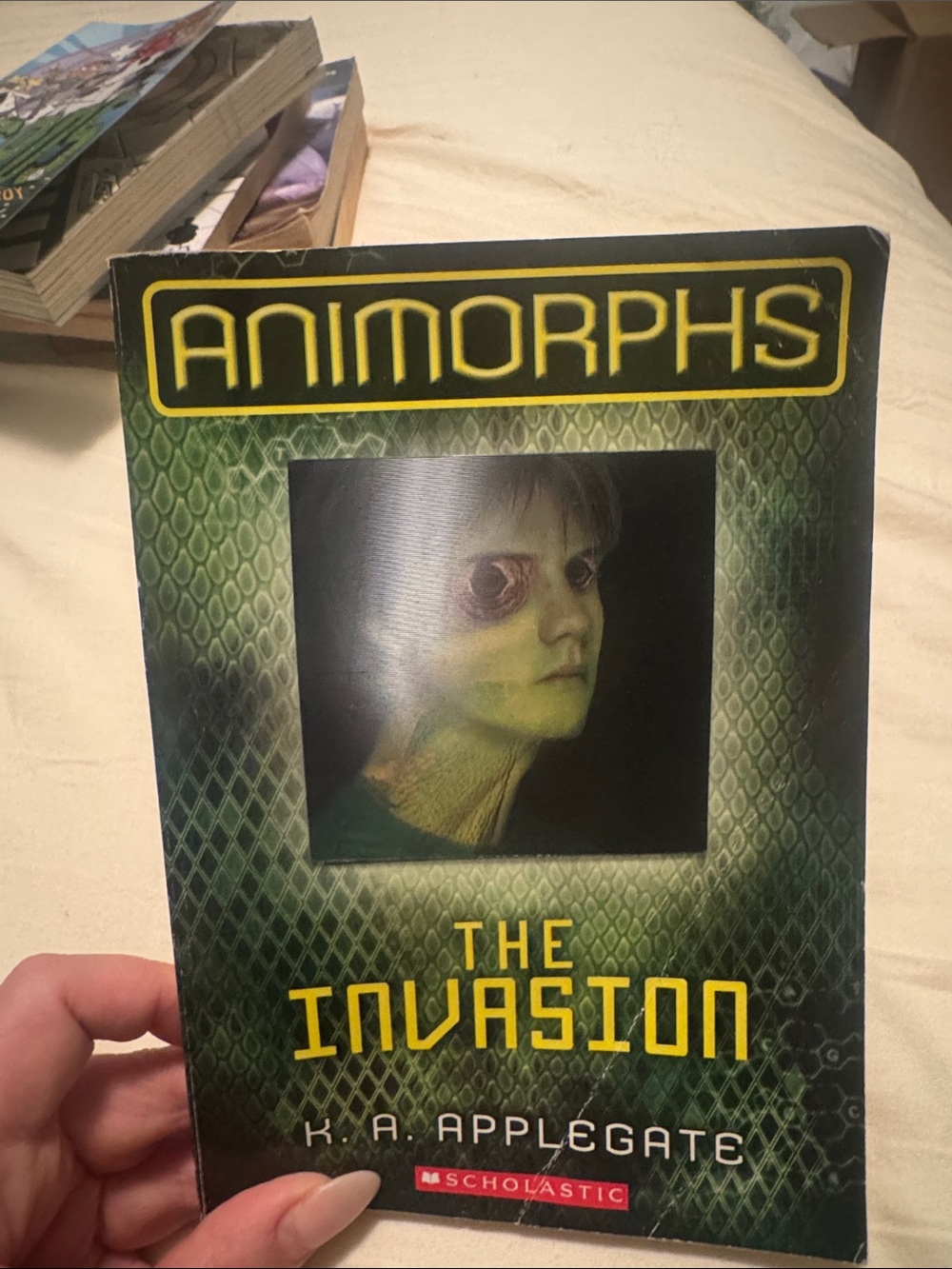 Scholastic Animorphs The Invasion - Green and Yellow Cover